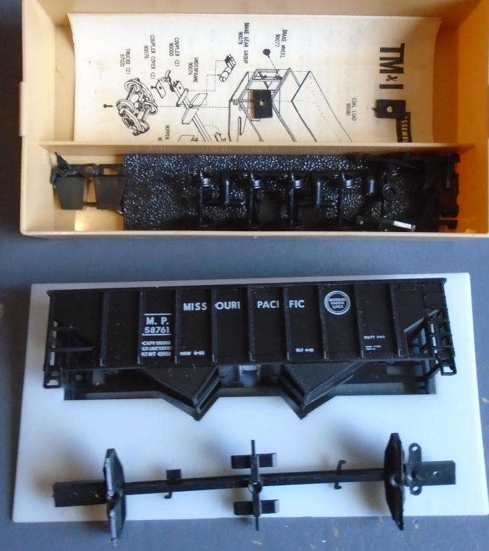 TRAIN MINIATURE HO SCALE - MP 2 BAY HOPPER KIT, BOXED