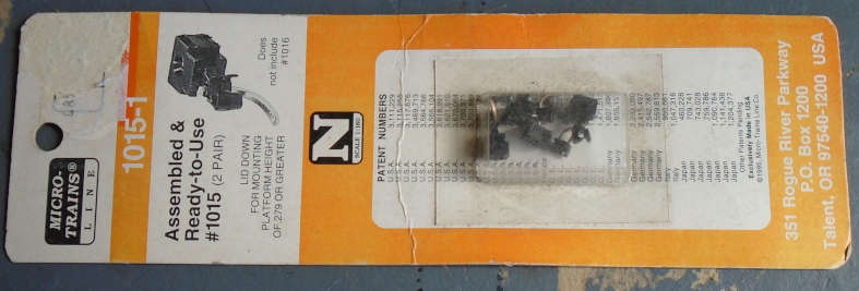 MICRO-TRAINS N SCALE - 2 X PAIRS OF COUPLINGS, CARDED