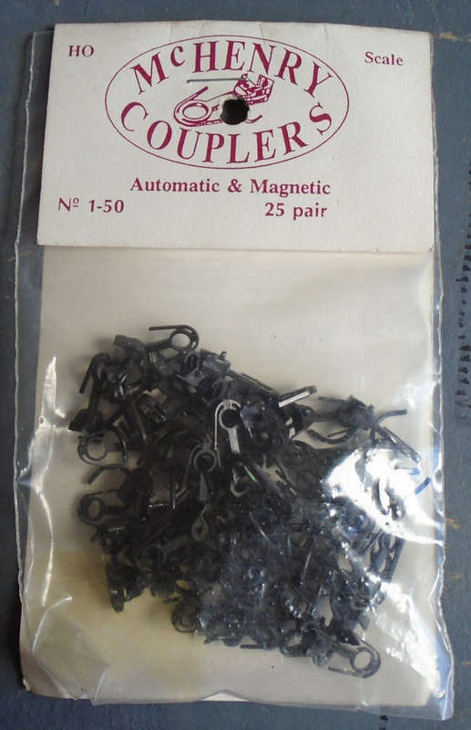 McHENRY HO SCALE - 25 PAIRS AMERICAN WAGON COUPLERS, IN PKT