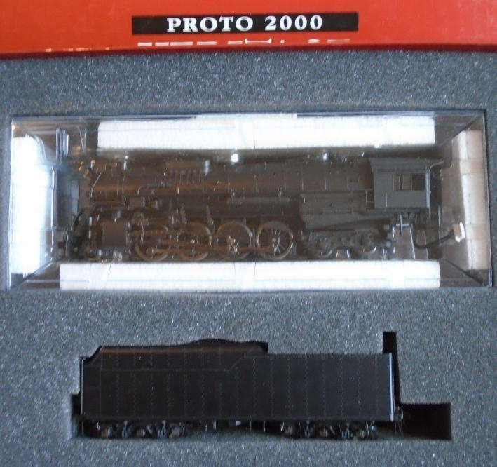 LIFE-LIKE PROTO 2000 HO SCALE - UNLETTERED USRA2-8-4 STEAM LOCO & TENDER, BOXED