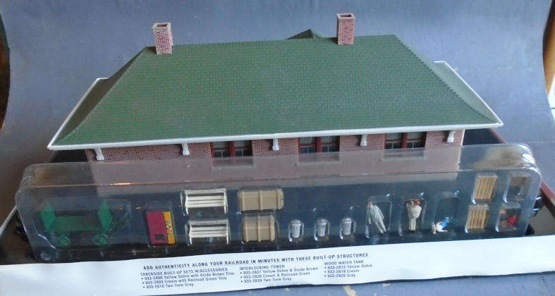 WALTHERS HO SCALE - PELLA BRICK DEPOT SATION, BOXED