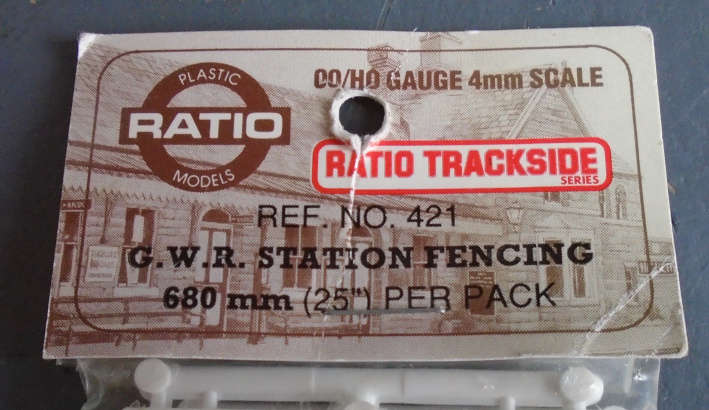 RATIO HO/OO SCALE - 680mm GWR STATION FENCING, IN PKT