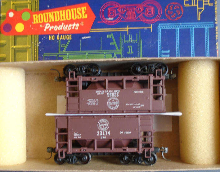 ROUNDHOUSE HO SCALE - 2 X DULUTH ORE WAGONS, BOXED