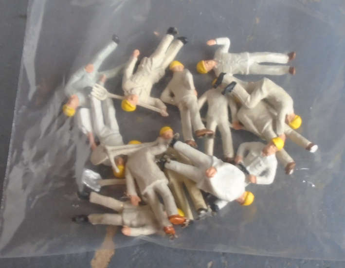 PREISER HO SCALE - 13 X RAILWAY PERSONEL