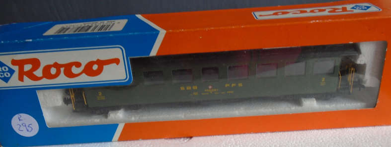 ROCO HO SCALE - SBB CFF BALCONY 2nd CLASS PASSENGER COACH, BOXED
