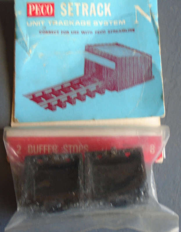 PECO N SCALE - 2 X BUFFER STOPS, IN PKT