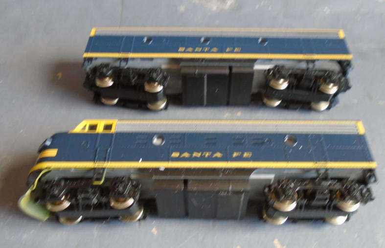 STEWART HOBBIES HO SCALE - SANTA FE F9 A/B UNITS DIESEL LOCO, BOXED, B UNIT IS A DUMMY