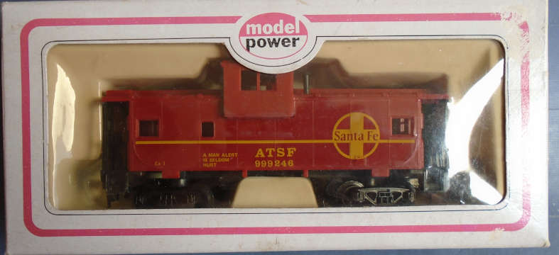 MODEL POWER HO SCALE - ATSF CABOOSE - BOXED