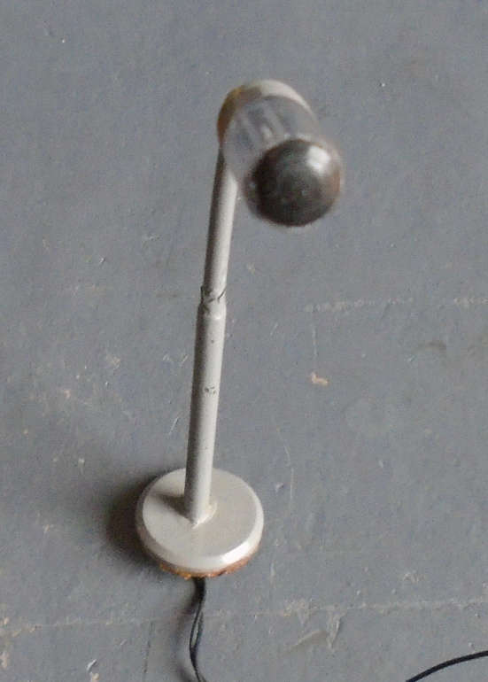 HO SCALE - 10 X METAL STREET LAMPS, TESTED WORKING, H - 90mm