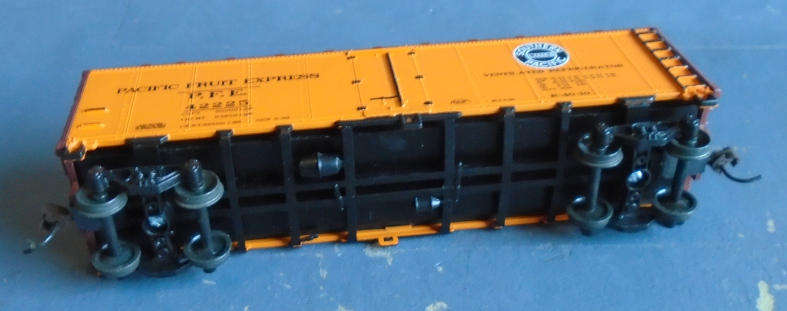 BACHMANN HO SCALE - SP FRUIT REFRIGERATOR WAGON