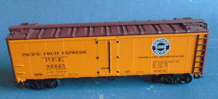BACHMANN HO SCALE - SP FRUIT REFRIGERATOR WAGON