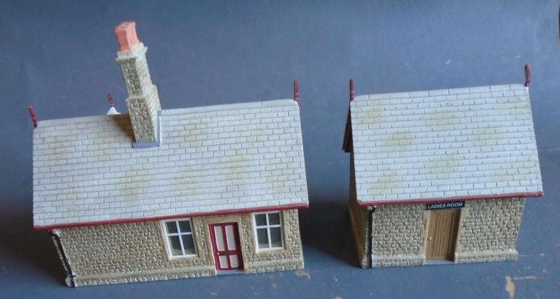 BACHMANN HO/OO SCALES - RESIN STATION HOUSE AND LADIES REST ROOM