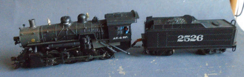 BACHMANN SPECTRUM HO SCALE - SANTA FE 2-8-0 STEAM LOCO & TENDER W/DCC FITTED, BOXED