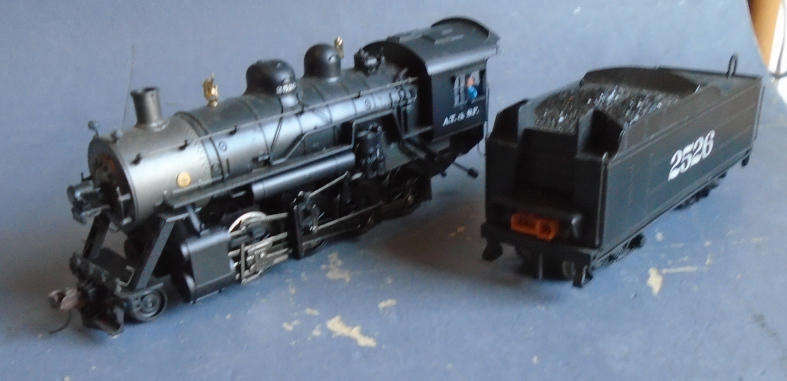 BACHMANN SPECTRUM HO SCALE - SANTA FE 2-8-0 STEAM LOCO & TENDER W/DCC FITTED, BOXED