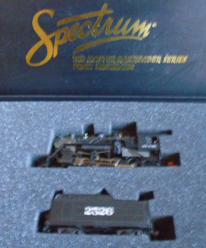 BACHMANN SPECTRUM HO SCALE - SANTA FE 2-8-0 STEAM LOCO & TENDER W/DCC FITTED, BOXED