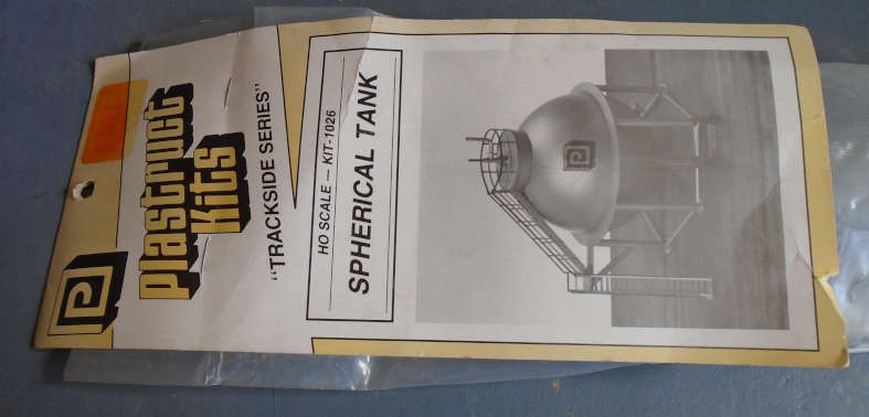 PLASTRUCT KITS HO SCALE - SPHERICAL TANK, IN PKT
