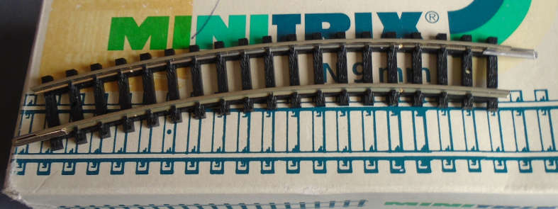 TRIX N SCALE - 14924 CURVED RADIUS TRACK 24 deg - BOXED