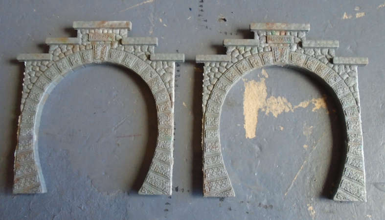 N SCALE - 2 X SINGLE TUNNEL PORTALS