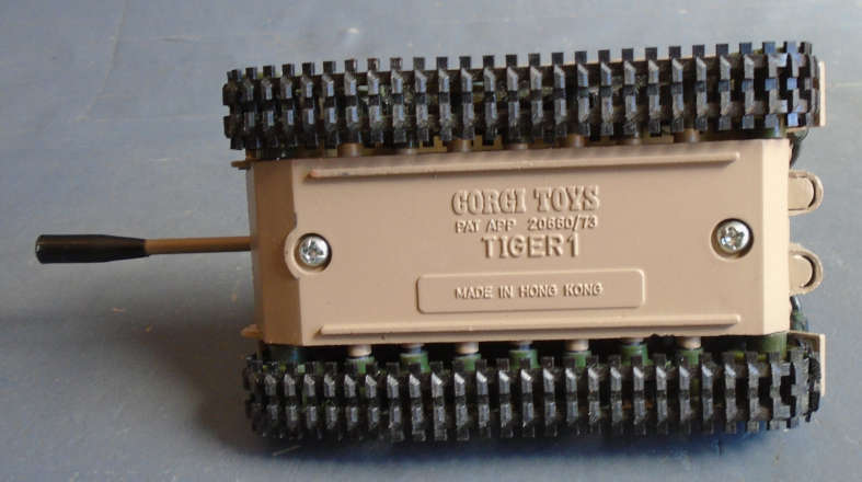 CORGI - GERMAN TIGER TANK WITH RETRACTING CANNON