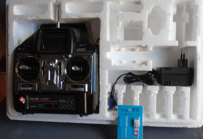 TAMIYA 1/16 SCALE - RC TIGER 1 TANK, WITH RADIO CONTROL & CHARGER & SPARES BATTERY,SEE ALL FOTOS