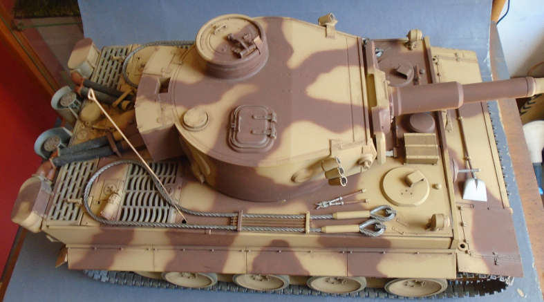 TAMIYA 1/16 SCALE - RC TIGER 1 TANK, WITH RADIO CONTROL & CHARGER & SPARES BATTERY,SEE ALL FOTOS
