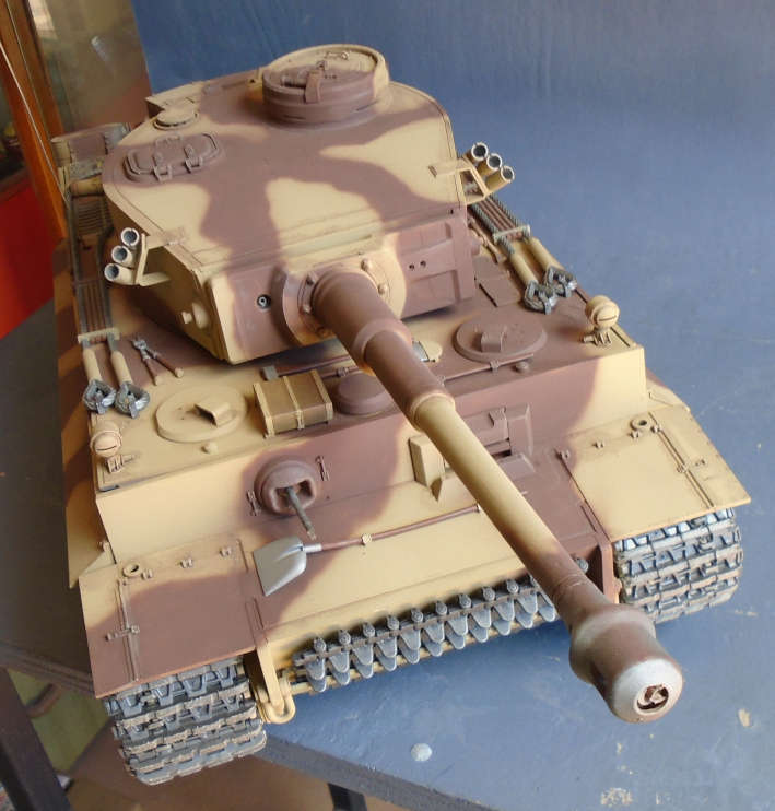 TAMIYA 1/16 SCALE - RC TIGER 1 TANK, WITH RADIO CONTROL & CHARGER & SPARES BATTERY,SEE ALL FOTOS