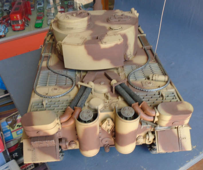 TAMIYA 1/16 SCALE - RC TIGER 1 TANK, WITH RADIO CONTROL & CHARGER & SPARES BATTERY,SEE ALL FOTOS