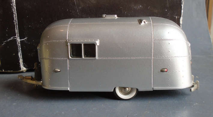 BROOKLIN 1/43 SCALE - 1953 STREAMLINED AMERICAN CARAVAN  - BOXED