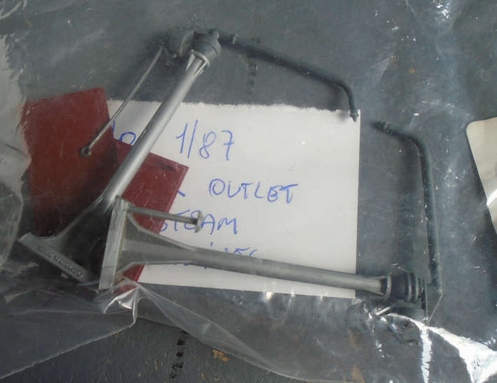 HO SCALE - 2 X WATER OUTLETS FOR STEAM LOCOS