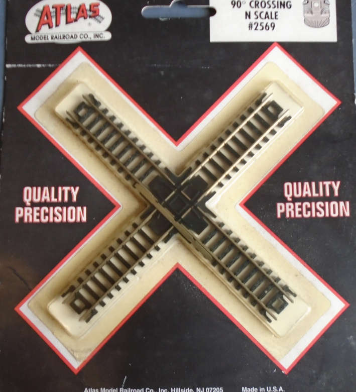 ATLAS N SCALE - 90 DEG CROSSING, CARDED
