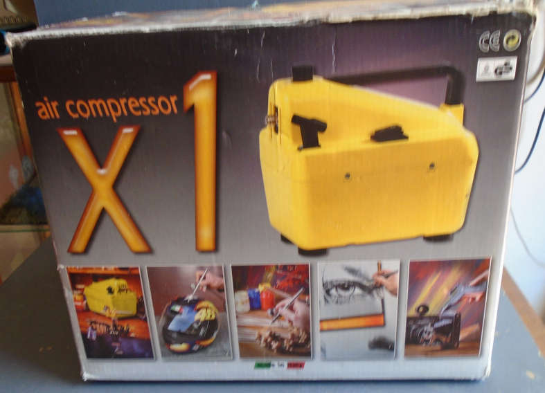 X1, MADE IN ITALY, AIR BRUSH COMPRESSOR WITH REGULATOR AND PIPES - BOXED