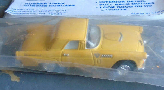 IHC 1/64 SCALE - 1955 FORD THUNDERBIRD, BAGGED
