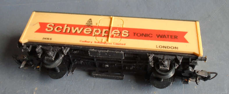 LIMA HO SCALE - SCHWEPPES GOODS WAGON