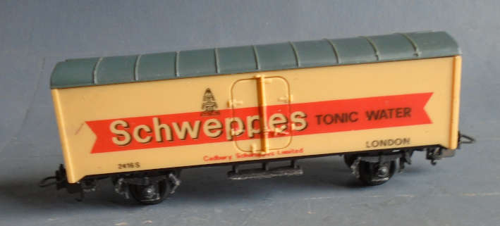LIMA HO SCALE - SCHWEPPES GOODS WAGON