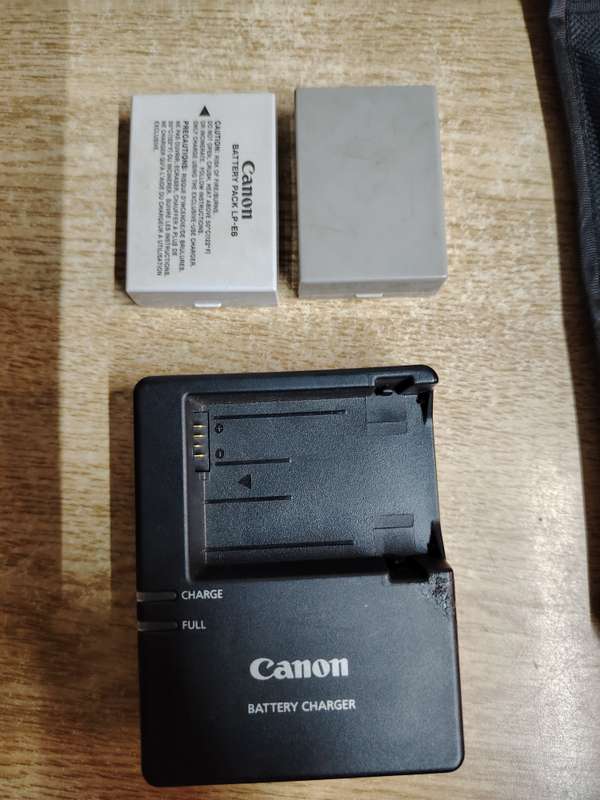 Canon 600D 3X lenses + Complete camera kit