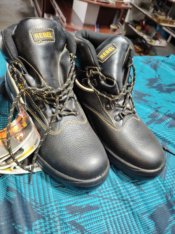REBEL Safety boots