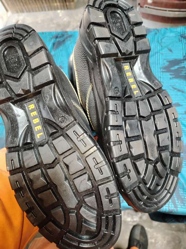 REBEL Safety boots