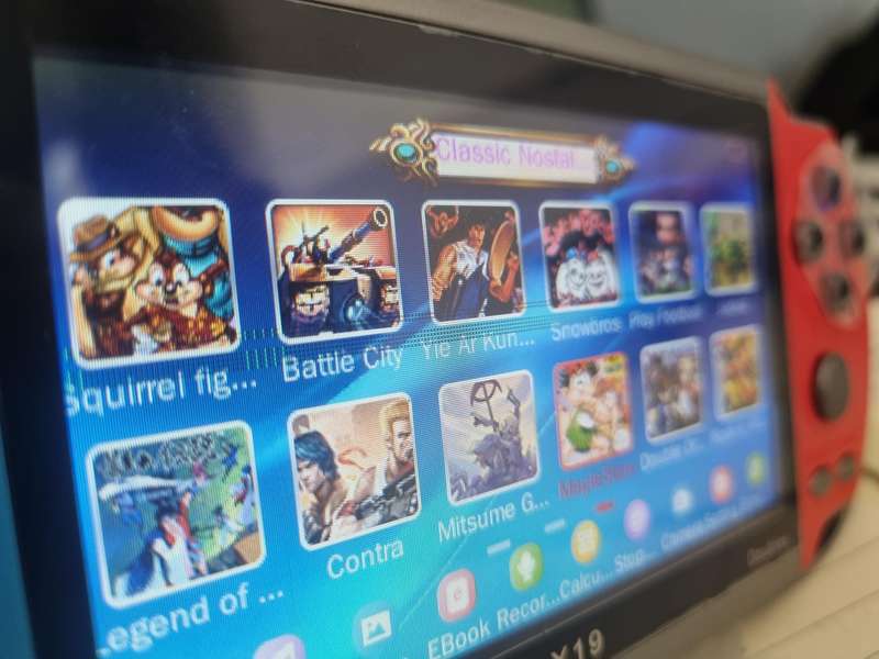 Double Game Player Retro Handheld console X19 with controller(LINE ON SCREEN)