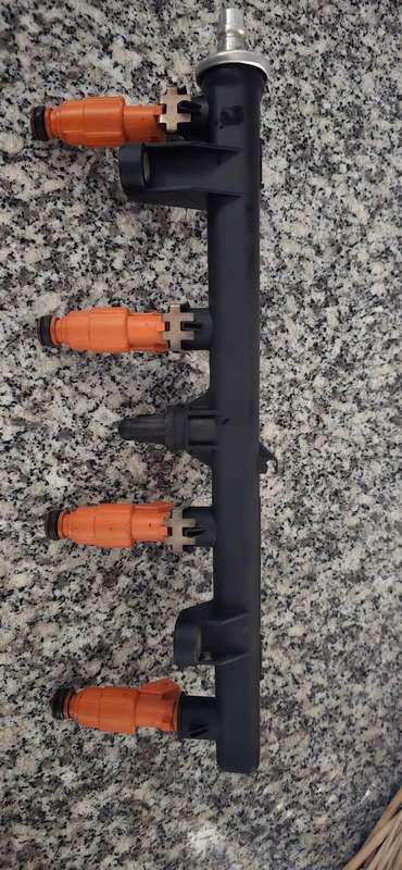 Alfa 156 2.0 Injectors and Fuel Rail