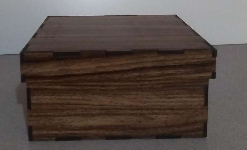 Imbuia wood grain gift box square 200x200x100
