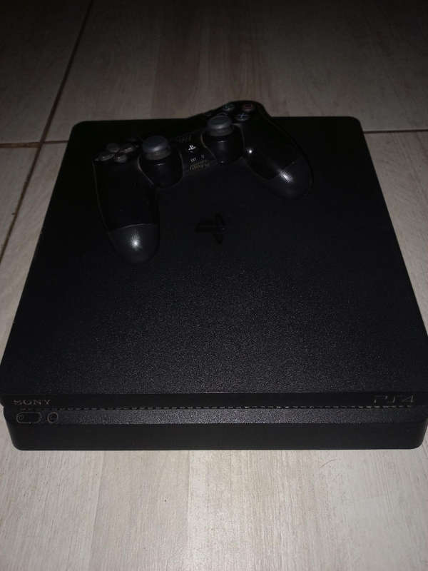 Sony Playstation 4 Slim