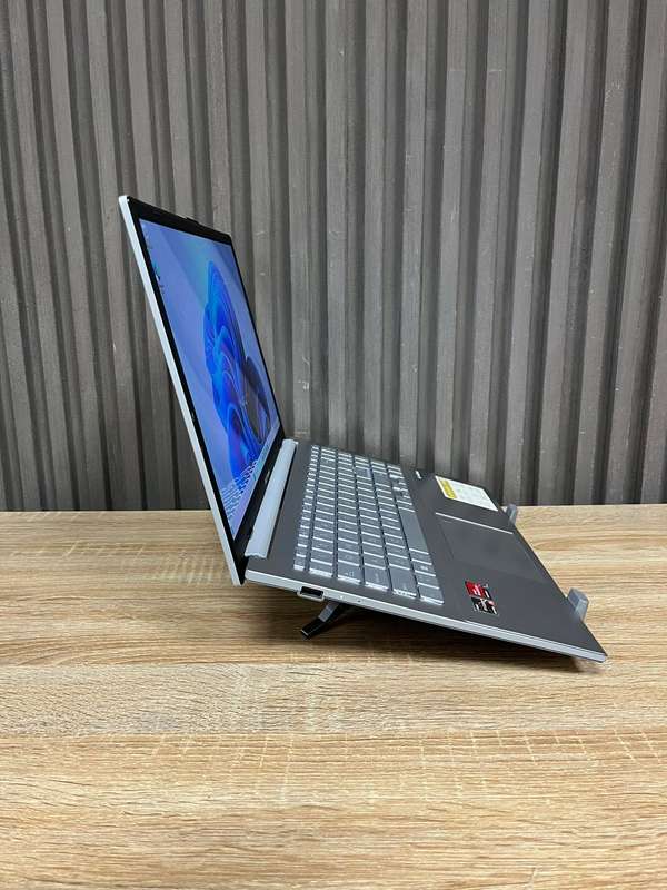 Asus VivoBook Go 15 AMD Ryzen 5 7520U