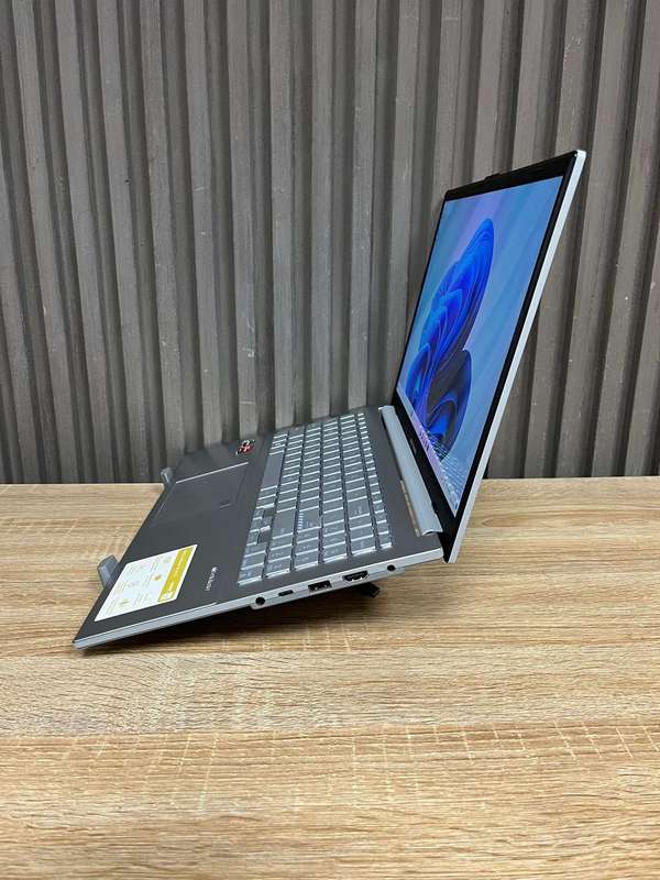 Asus VivoBook Go 15 AMD Ryzen 5 7520U