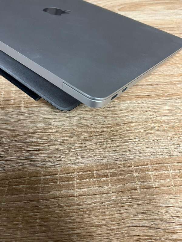 MacBook Air M1 (13 inch)