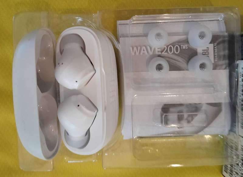 JBL Wave 200 TWS buds