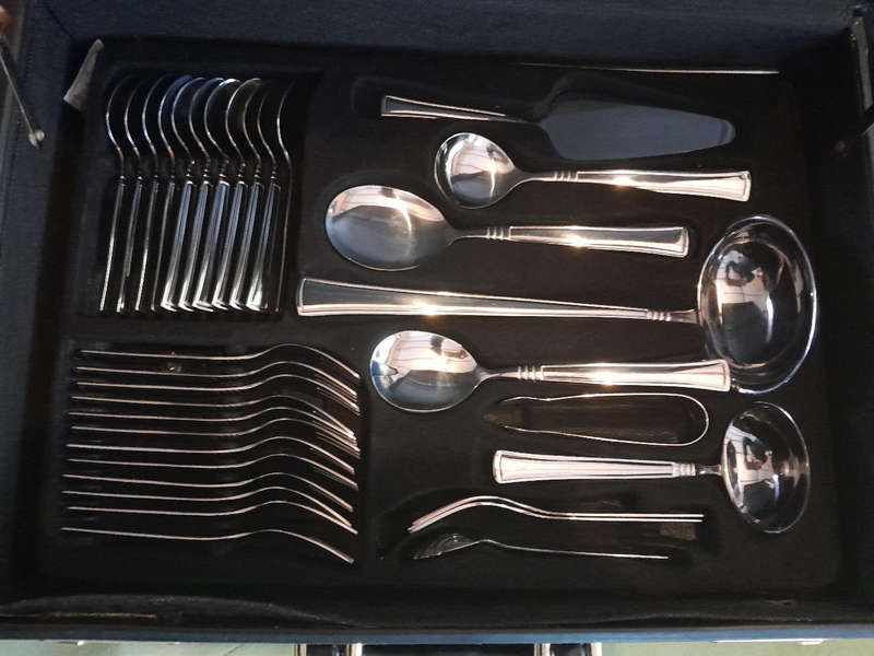 Cutlery set in atache case canteen