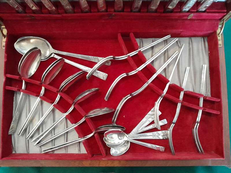 Viners of Sheffield complete cutlery set in original canteen