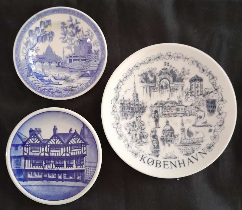 Decorative plates, set of three