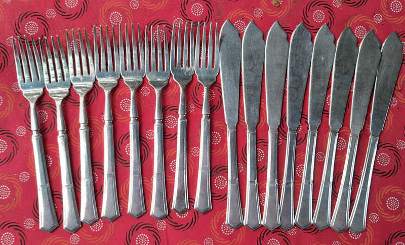 Angora Cutlery 16 piece fish fork and knife set