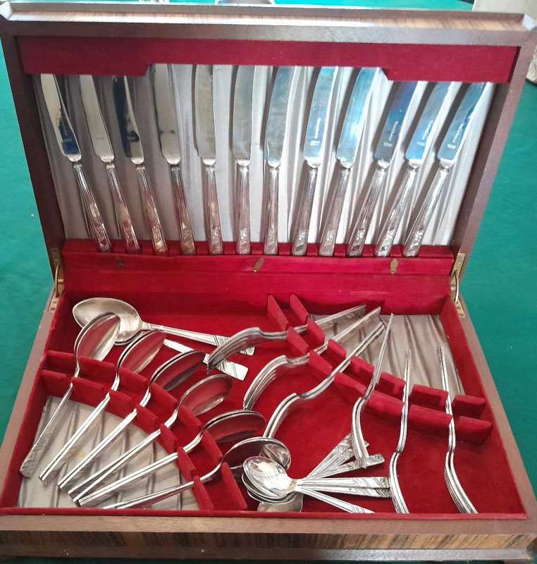 Viners of Sheffield complete cutlery set in original canteen